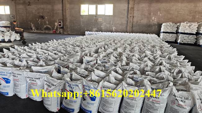 soude caustique pour saponification en usine.